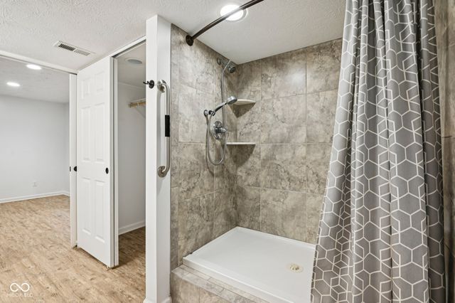 8125 Castle Cove Road, Indianapolis, IN 46256