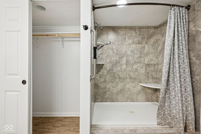 8125 Castle Cove Road, Indianapolis, IN 46256