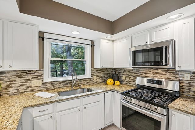 8125 Castle Cove Road, Indianapolis, IN 46256