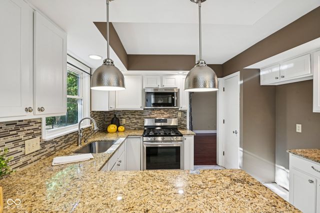 8125 Castle Cove Road, Indianapolis, IN 46256