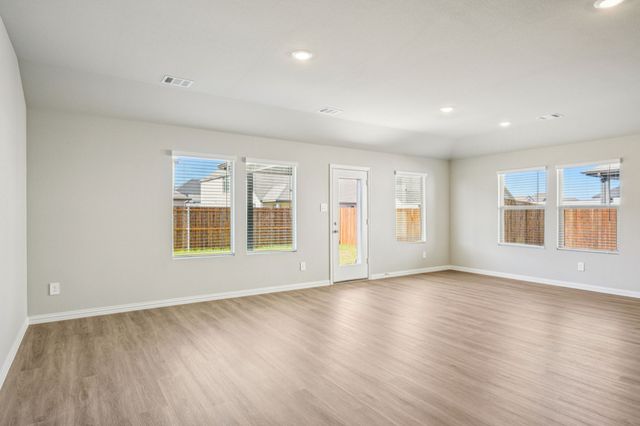 2219 Mustang Way, Seagoville, TX 75159