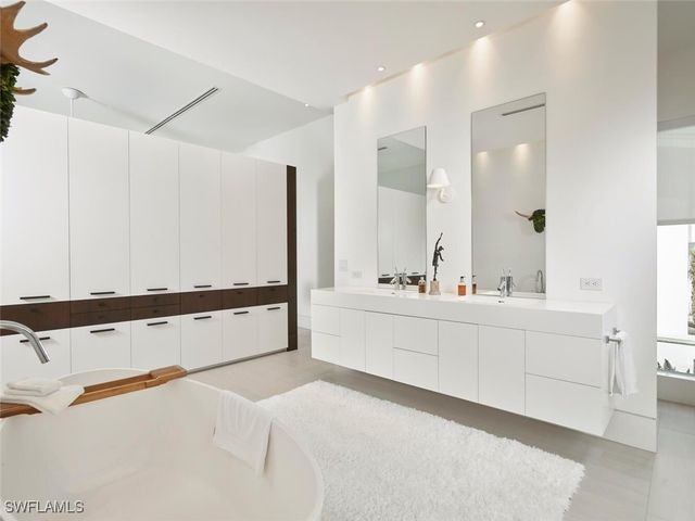 1218 14th AVE N, Naples, FL 34102