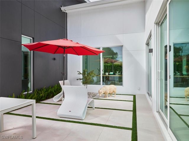 1218 14th AVE N, Naples, FL 34102