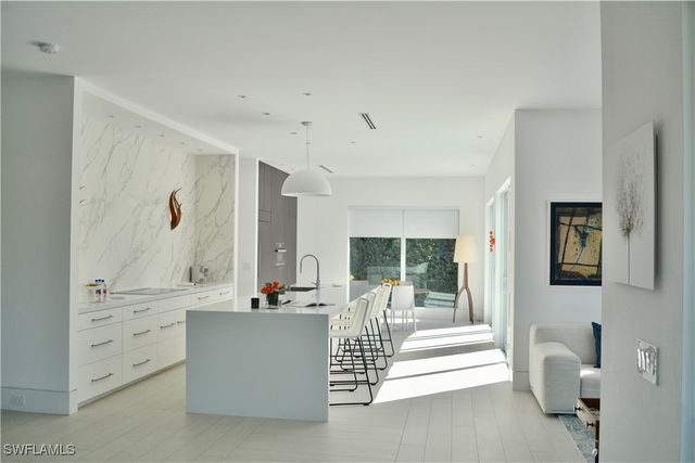 1218 14th AVE N, Naples, FL 34102