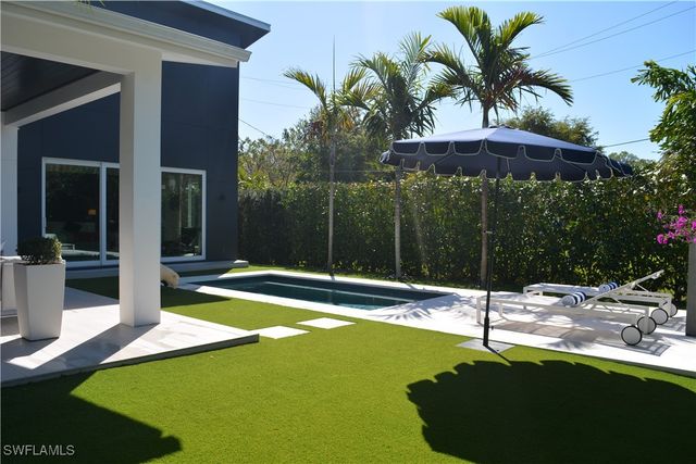 1218 14th AVE N, Naples, FL 34102