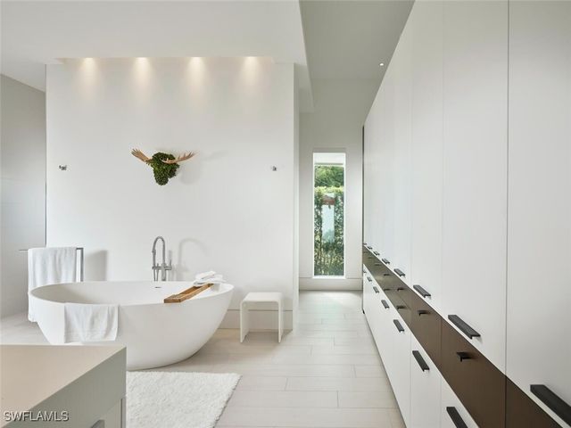 1218 14th AVE N, Naples, FL 34102