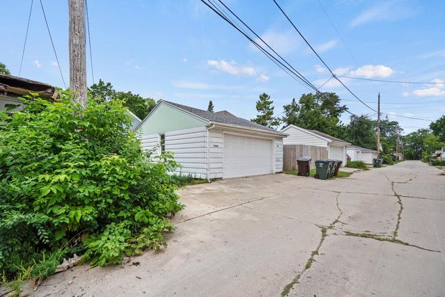 4864 Mohawk AVENUE, Glendale, WI 53217