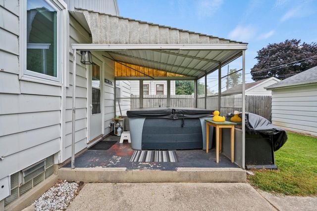 4864 Mohawk AVENUE, Glendale, WI 53217