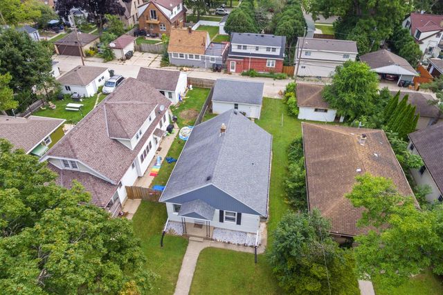4864 Mohawk AVENUE, Glendale, WI 53217
