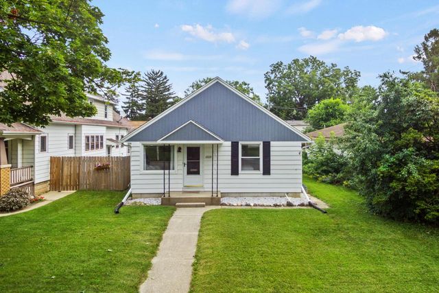 4864 Mohawk AVENUE, Glendale, WI 53217