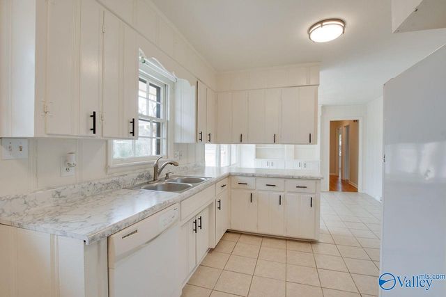 814 Cleermont Drive SE, Huntsville, AL 35801