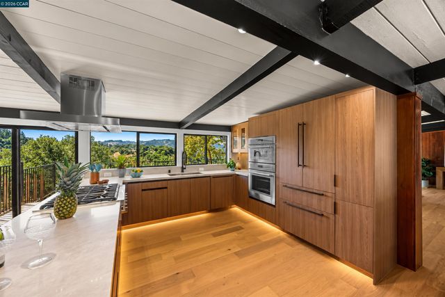 742 Miner Rd, Orinda, CA 94563