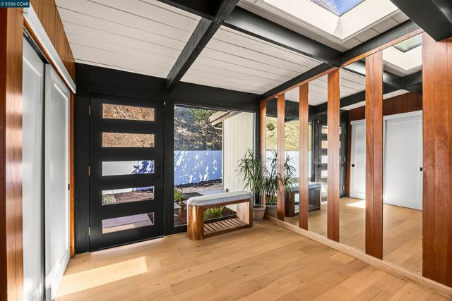 742 Miner Rd, Orinda, CA 94563