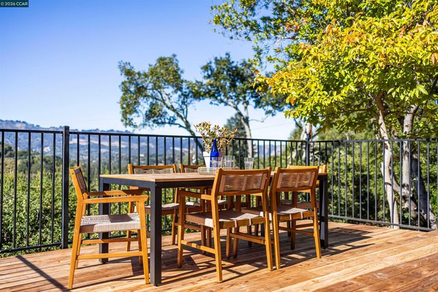 742 Miner Rd, Orinda, CA 94563