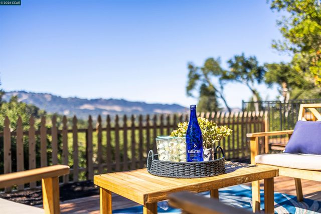 742 Miner Rd, Orinda, CA 94563