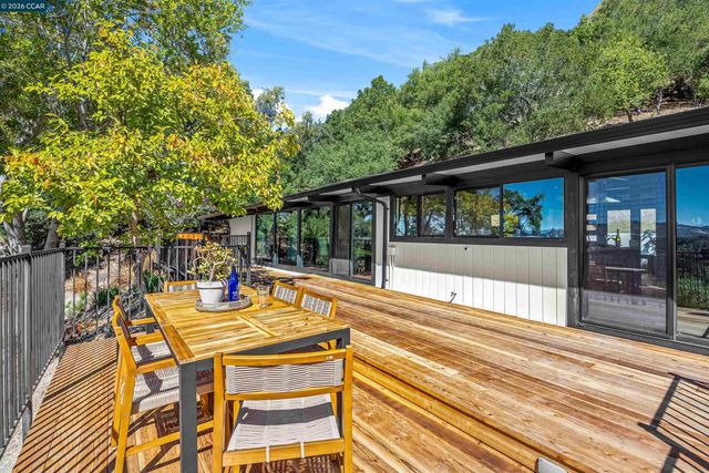 742 Miner Rd, Orinda, CA 94563