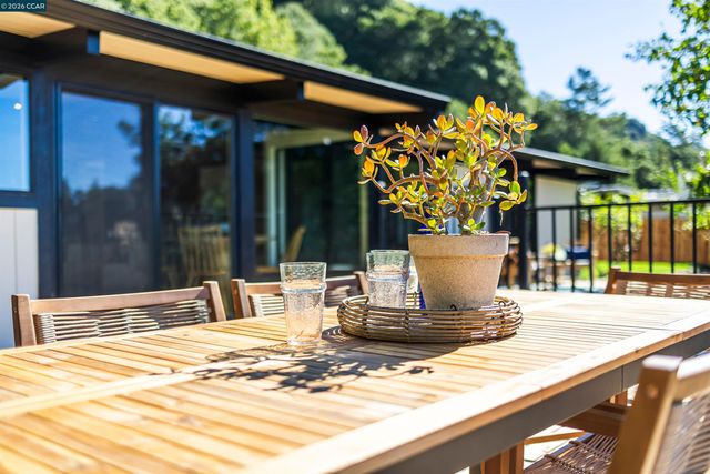 742 Miner Rd, Orinda, CA 94563