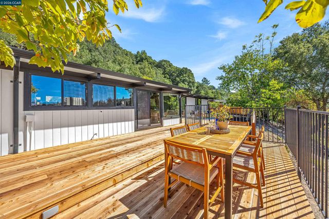742 Miner Rd, Orinda, CA 94563