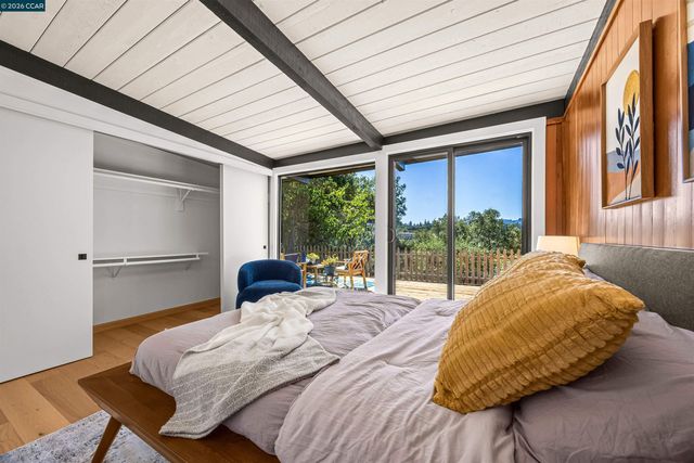 742 Miner Rd, Orinda, CA 94563