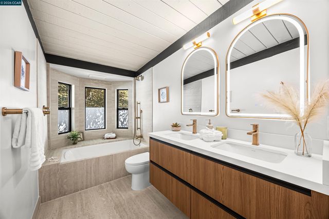 742 Miner Rd, Orinda, CA 94563