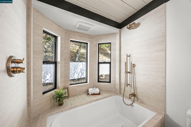 742 Miner Rd, Orinda, CA 94563