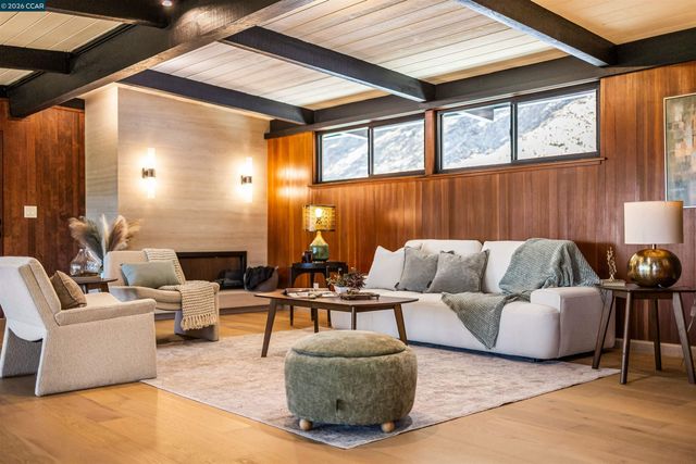 742 Miner Rd, Orinda, CA 94563