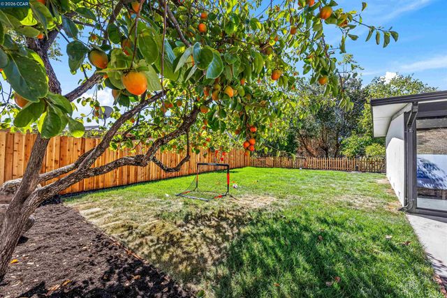 742 Miner Rd, Orinda, CA 94563