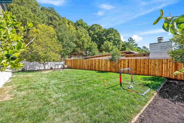 742 Miner Rd, Orinda, CA 94563