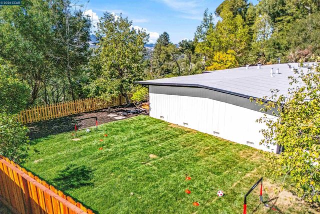 742 Miner Rd, Orinda, CA 94563
