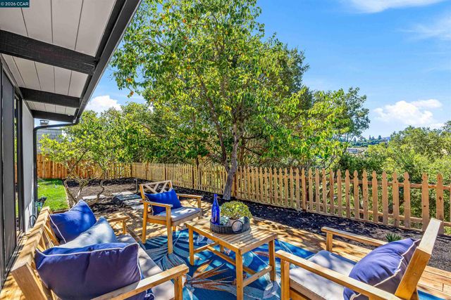 742 Miner Rd, Orinda, CA 94563