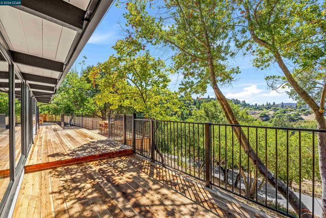 742 Miner Rd, Orinda, CA 94563