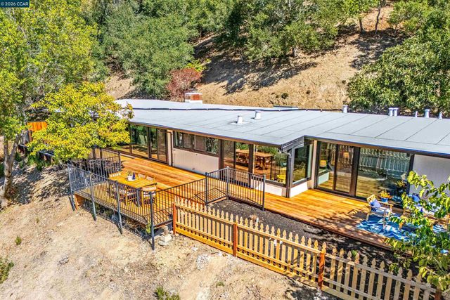 742 Miner Rd, Orinda, CA 94563