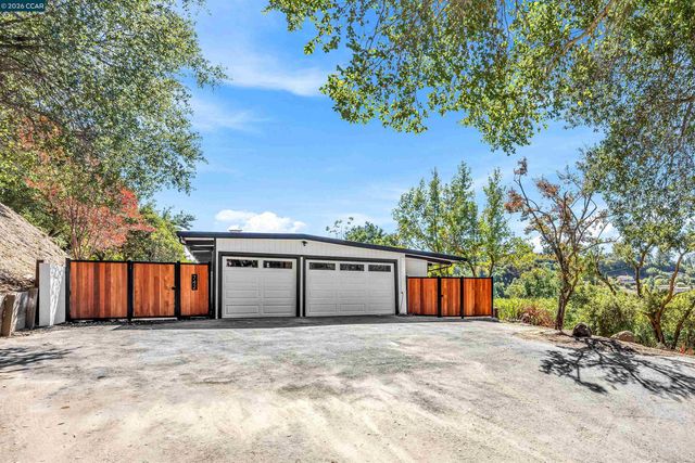 742 Miner Rd, Orinda, CA 94563