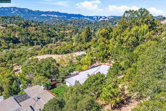 742 Miner Rd, Orinda, CA 94563