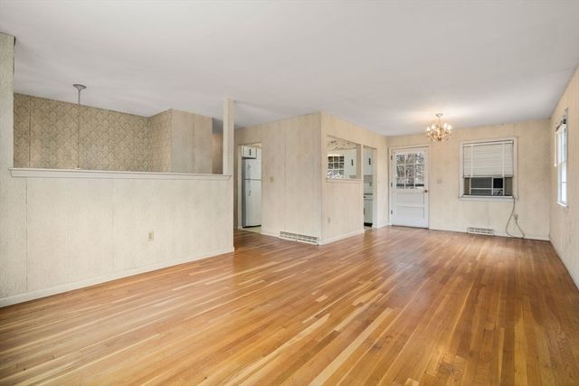 2 Simpson Dr, Framingham, MA 01701