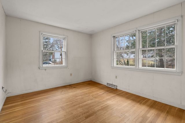 2 Simpson Dr, Framingham, MA 01701