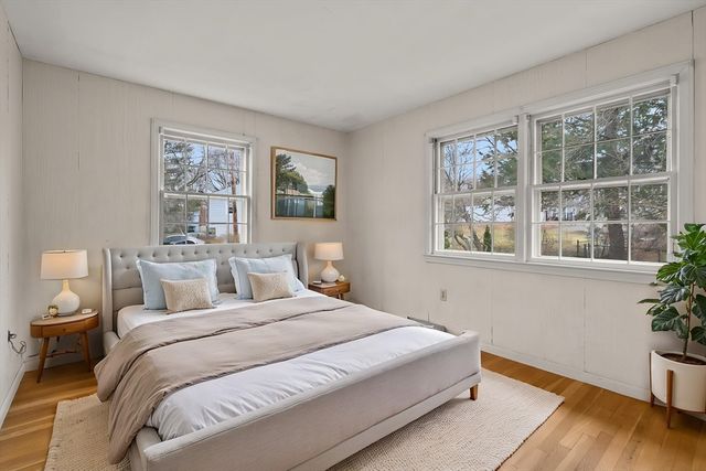 2 Simpson Dr, Framingham, MA 01701