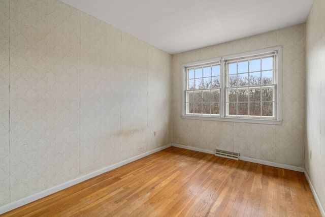 2 Simpson Dr, Framingham, MA 01701