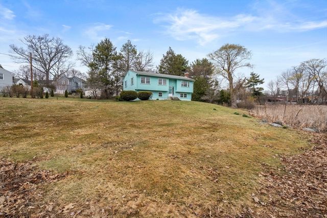 2 Simpson Dr, Framingham, MA 01701