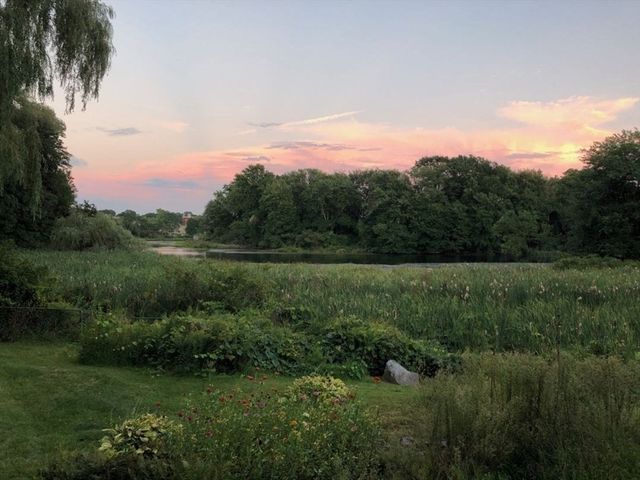 2 Simpson Dr, Framingham, MA 01701