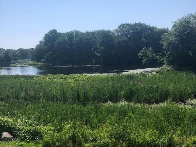 2 Simpson Dr, Framingham, MA 01701