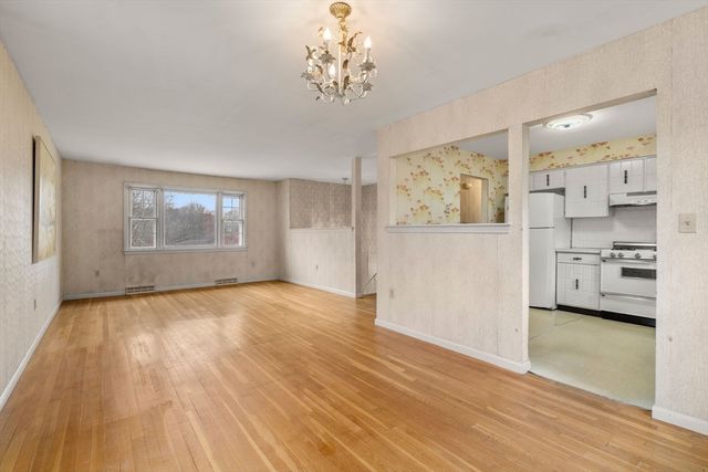 2 Simpson Dr, Framingham, MA 01701