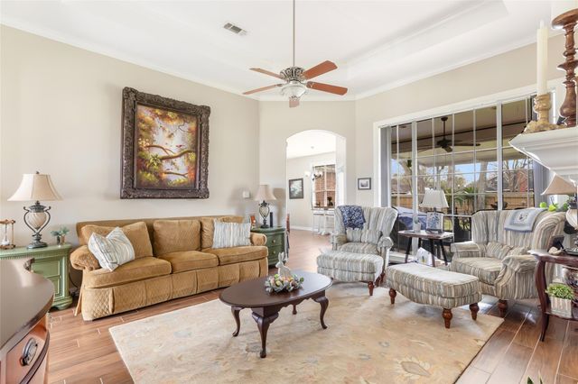 213 Regal Lane, Liberty, TX 77575