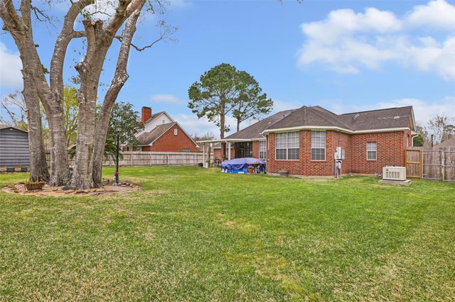 213 Regal Lane, Liberty, TX 77575