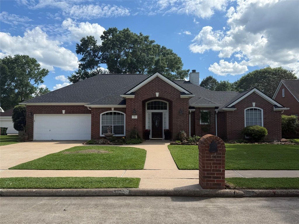 213 Regal Lane, Liberty, TX 77575