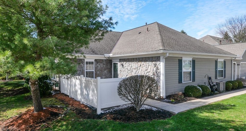 8181 Cyrus Lane, Sagamore Hills, OH 44067