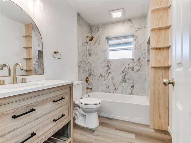 300 Oak Street, Oklahoma City, OK 73110