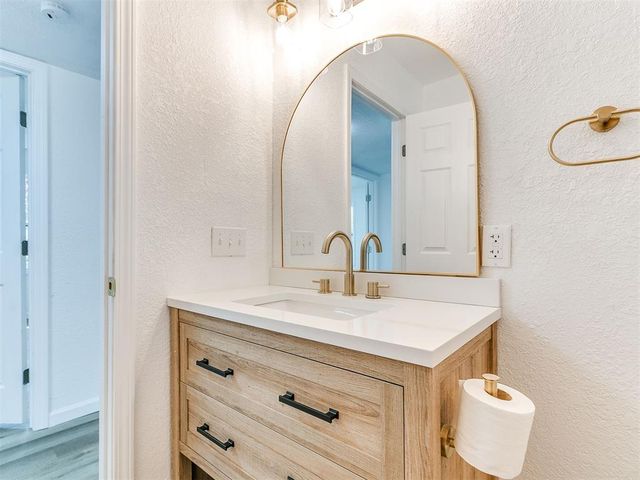 300 Oak Street, Oklahoma City, OK 73110