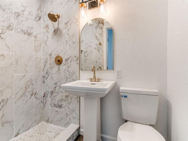 300 Oak Street, Oklahoma City, OK 73110