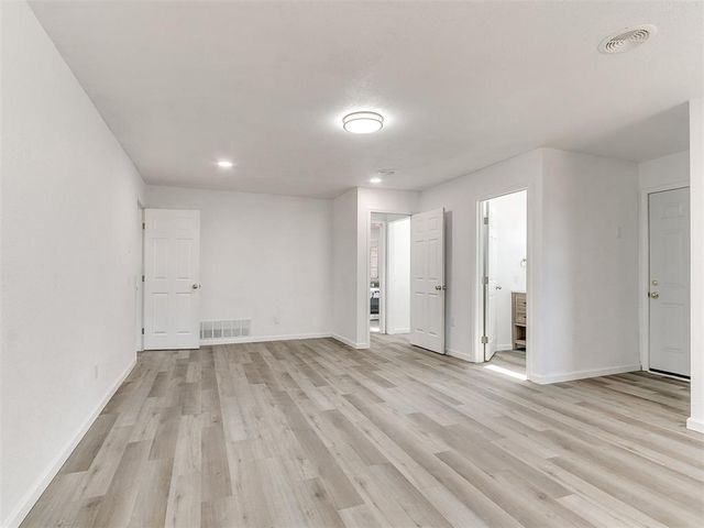 300 Oak Street, Oklahoma City, OK 73110